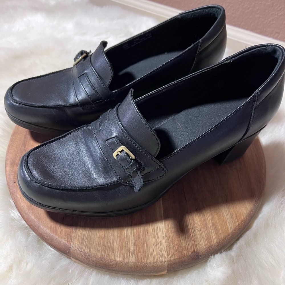 Clarks Black Leather Heeled Loafers Size 8.5 - Picture 5 of 10